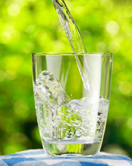 Wasserbelebung: Wasser im Glas